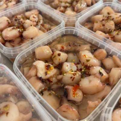 fishmo-marinovane-morske-plody (3) Свежие морепродукты, первоклассная икра и грузинские вина в самом сердце Карловых Вар