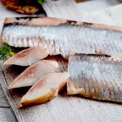 fishmo-marinovane-ryby (2) Свежие морепродукты, первоклассная икра и грузинские вина в самом сердце Карловых Вар