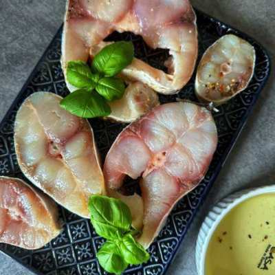 fishmo-marinovane-ryby (3) Свежие морепродукты, первоклассная икра и грузинские вина в самом сердце Карловых Вар